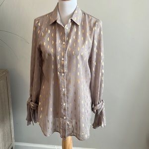 Banana Republic Dillon shirt. Size M. Bell sleeve with tie.